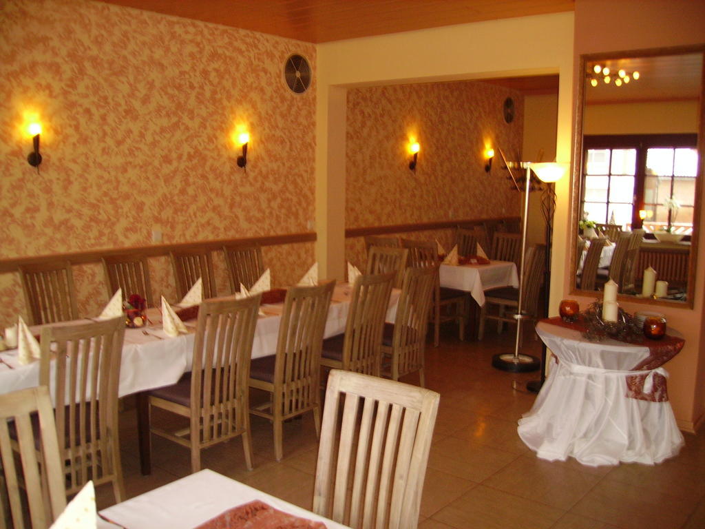 Hotel Zur Erholung Brochthausen ภายนอก รูปภาพ