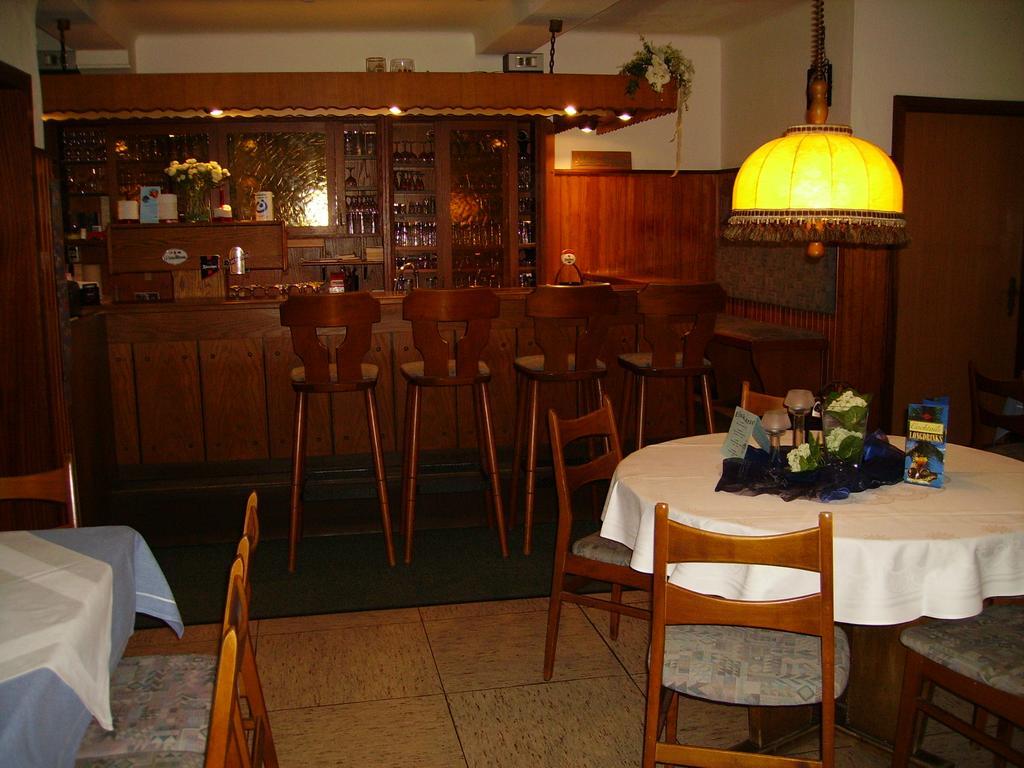 Hotel Zur Erholung Brochthausen ภายนอก รูปภาพ